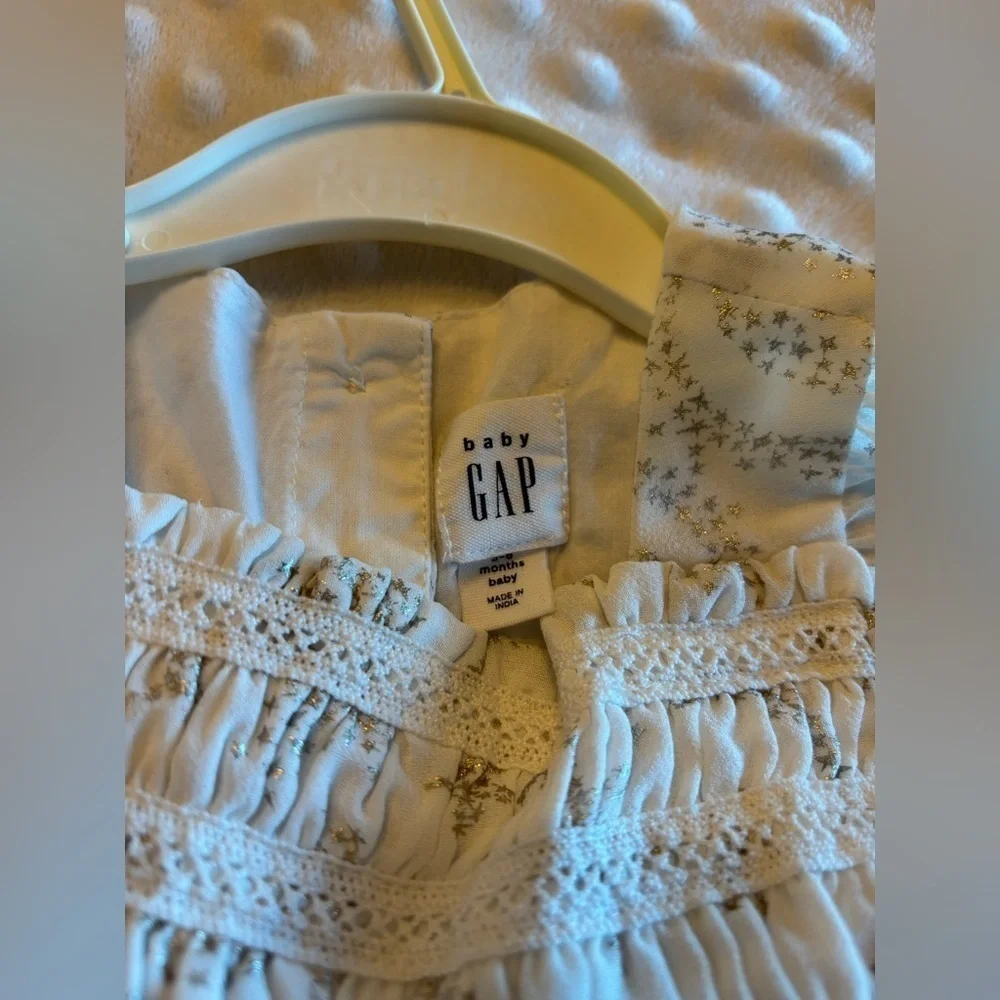 Baby Gap Girls Ivory Starts Moon Gold Smocked Dress Size 3-6 Months